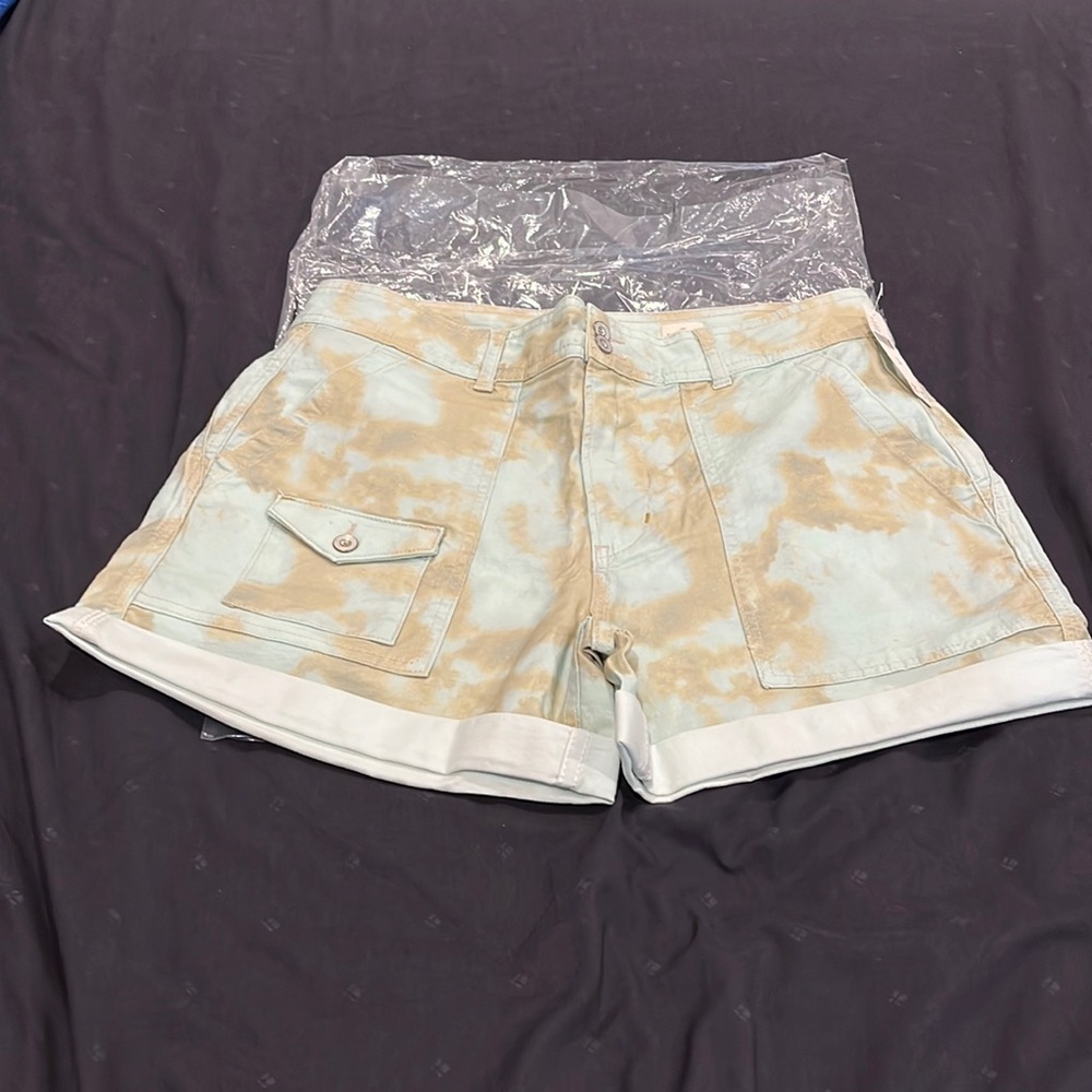 New with tags Anthropologie Wanderer Utility Short Sky Blue Celadon Camo